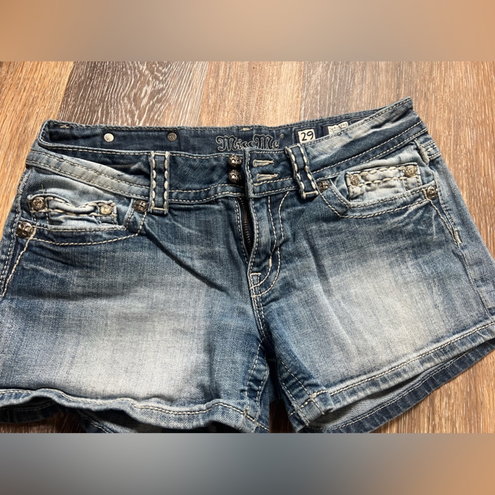 Miss me shorts size 29.